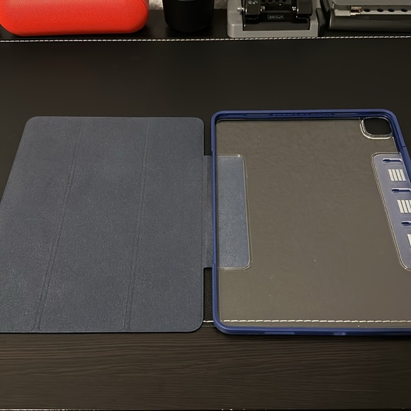 Otter Box case for IPad Pro 12”. - Picture 2 of 4